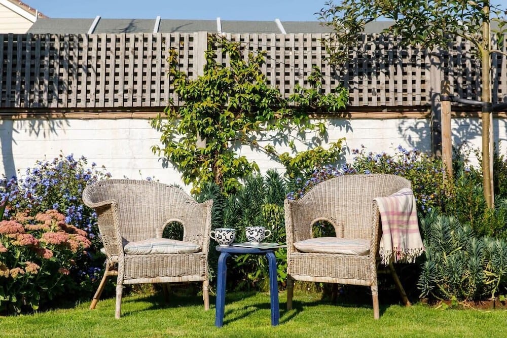 Newly Renovated Beachside Retreat for 10