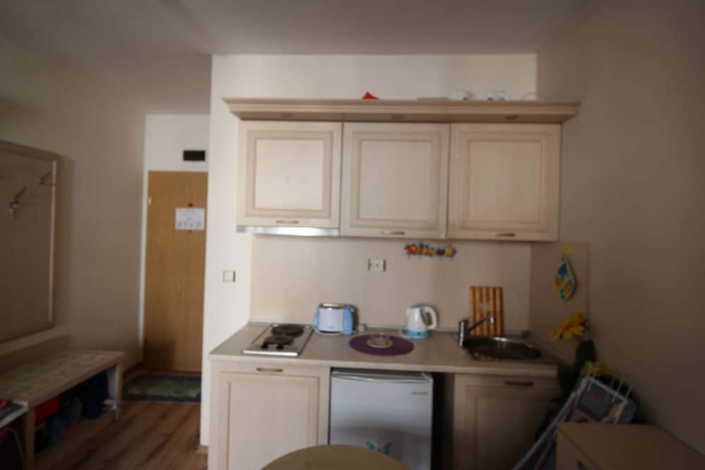 Studio in Avalon Complex view 3