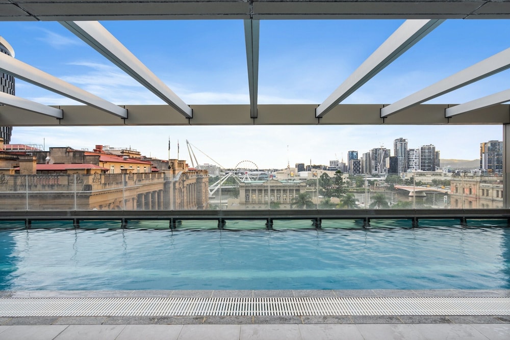 2-bed Brisbane City Pad With Pool & Gym