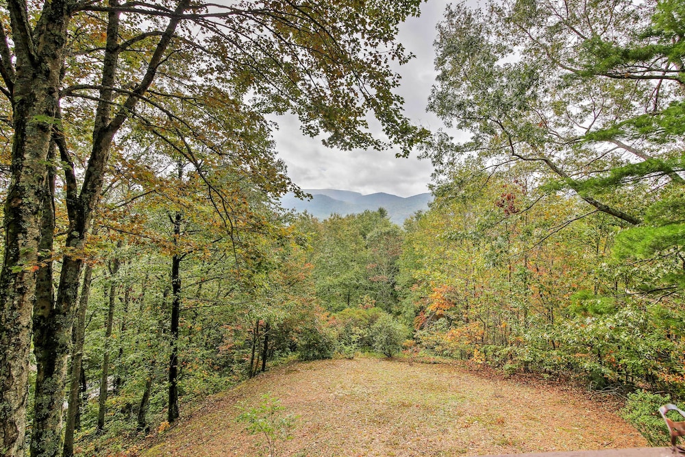 Sky Valley Home w/ Stunning Views - 1 Mi to Resort