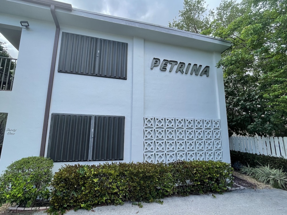 Hotel Petrina Studio Apartment - Image 1