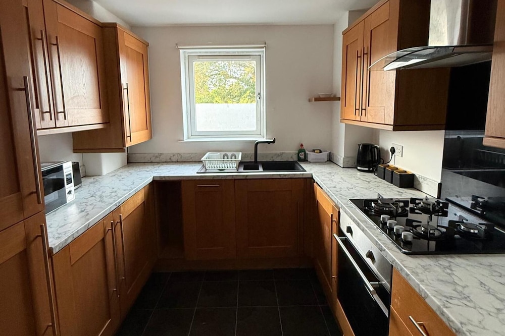 2 Bed - Sleeps 6 - Free Parking