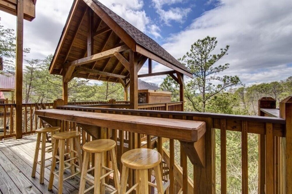 Grand Cherokee Lodge - 5 Bedrooms, 5 Baths, Sleeps 20 Home by RedAwning