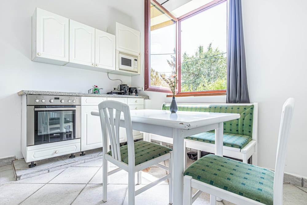Cozy House Terrace &Garden Sleeps 34