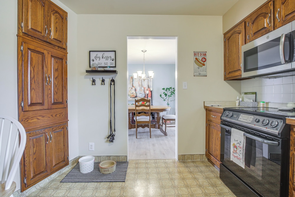 Walk to Lake: Family Getaway w/ Yard in Menasha!