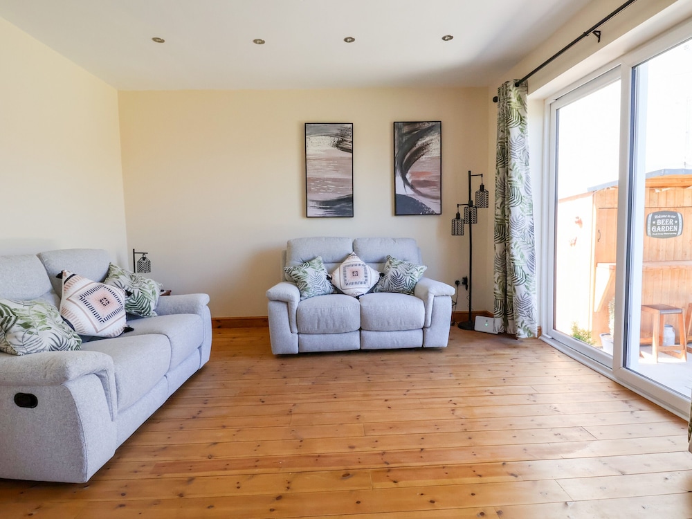 3 Rhyd Drive