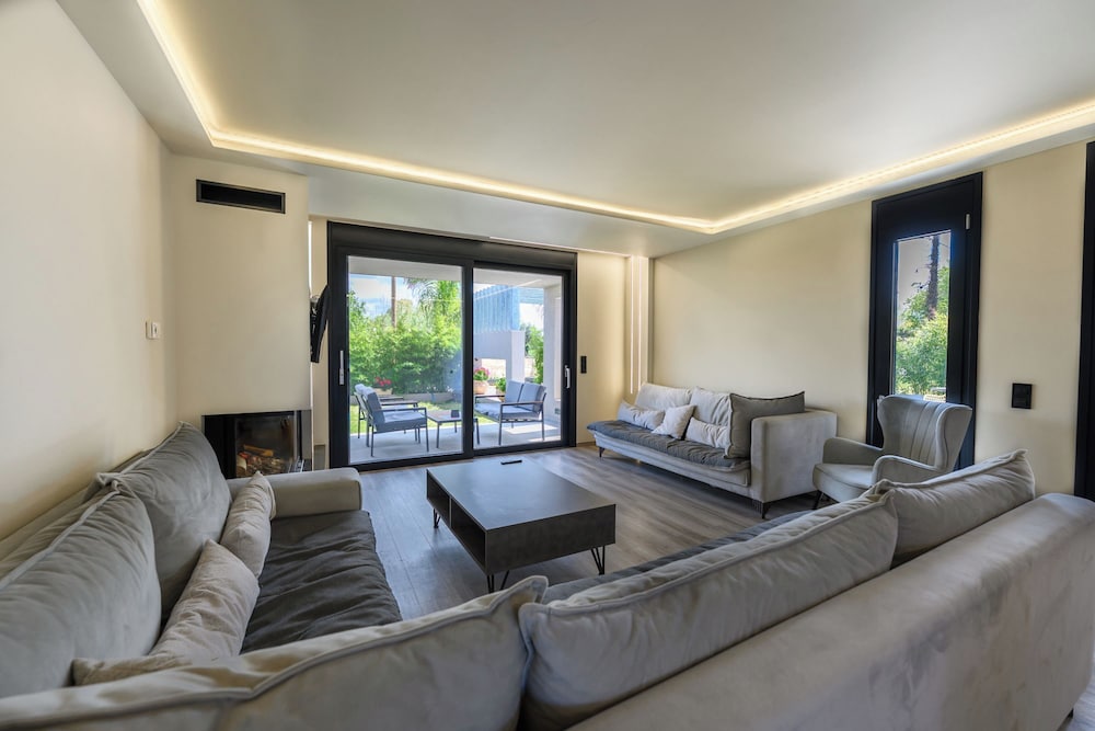 Grand Kourouta Pool Apartments