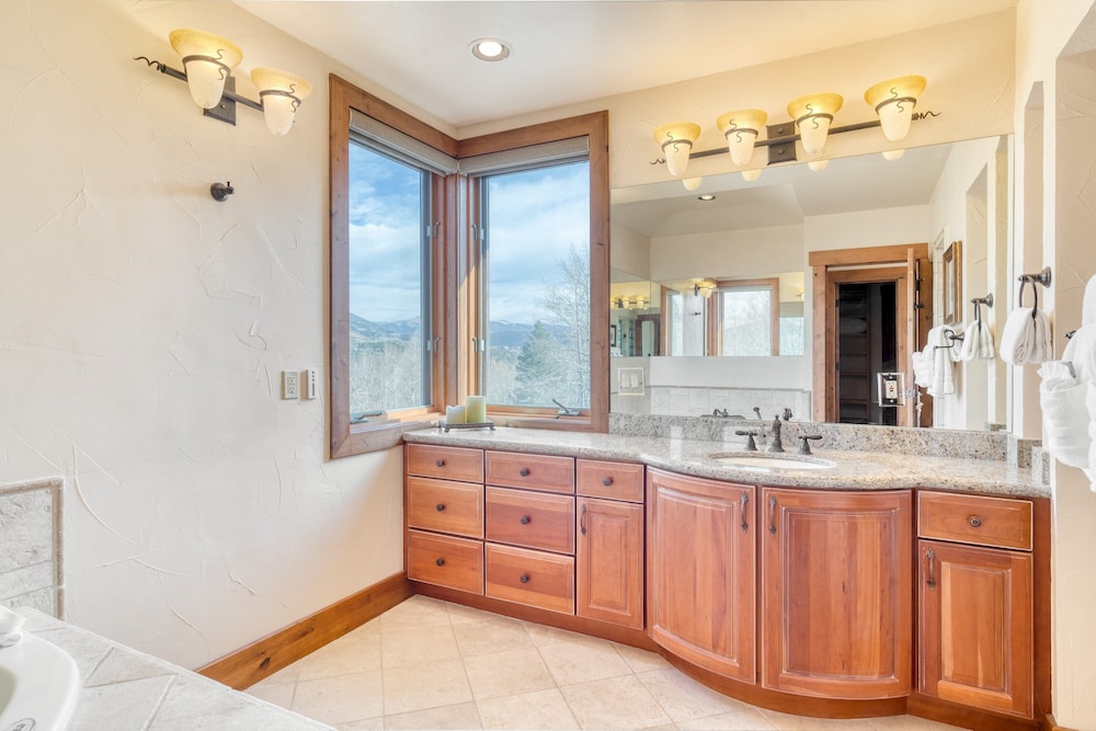 Summit County Vacations - Topaz Estate by Avantstay Luxe Home, Pool View - Property Image 24