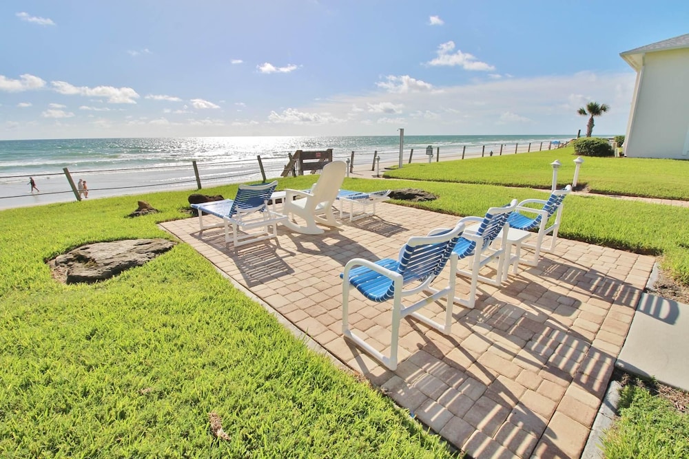 Colony Beach Club 235