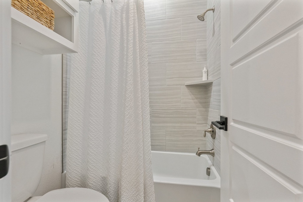 Chancla - Pet Friendly! Community Pool!