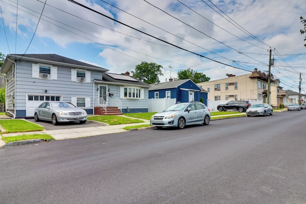 5 Mi to Dtwn Newark: Hillside Vacation Rental