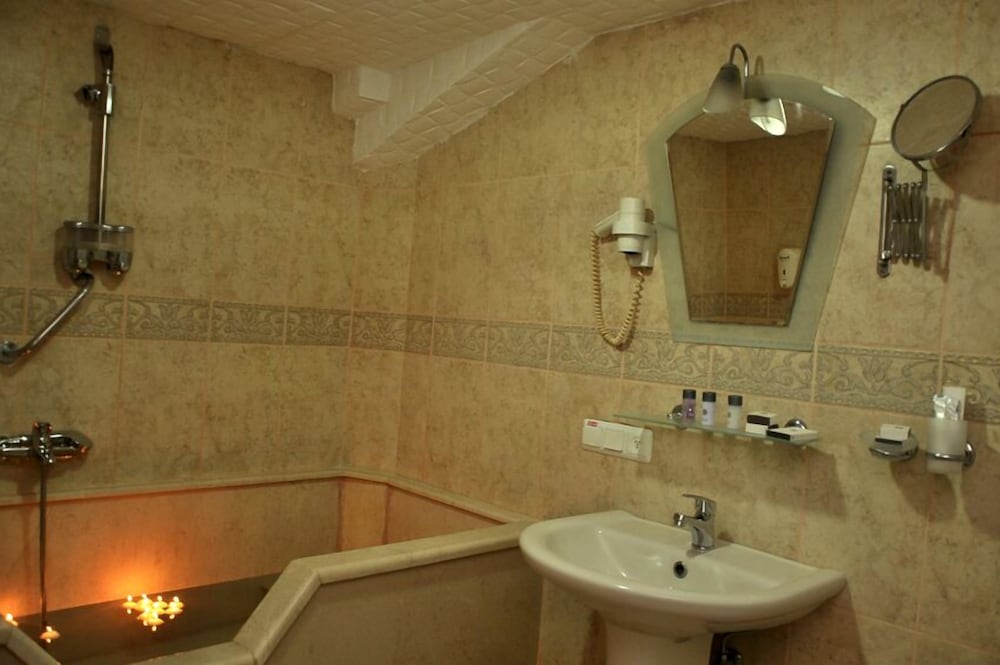 Adapalas Hotel