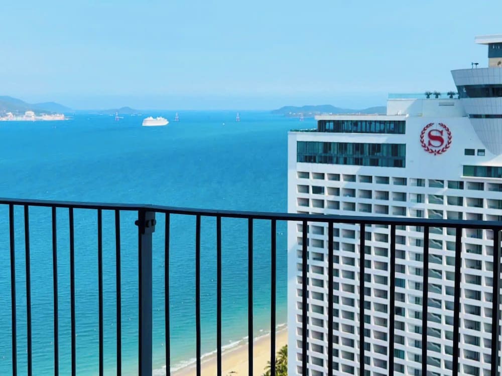 Gold Coast Balcony Serviced Apartment