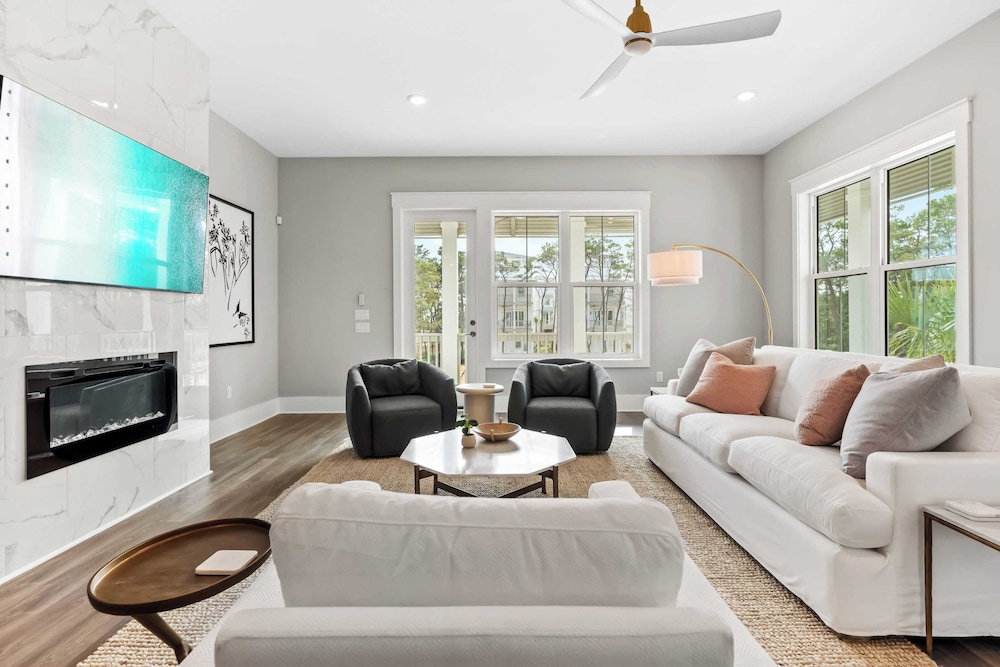 2 Homes in Inlet Beach by Avantstay Sleeps 24, Walk to Beach, Free Golf Cart, Rooftop Decks, Pool Access