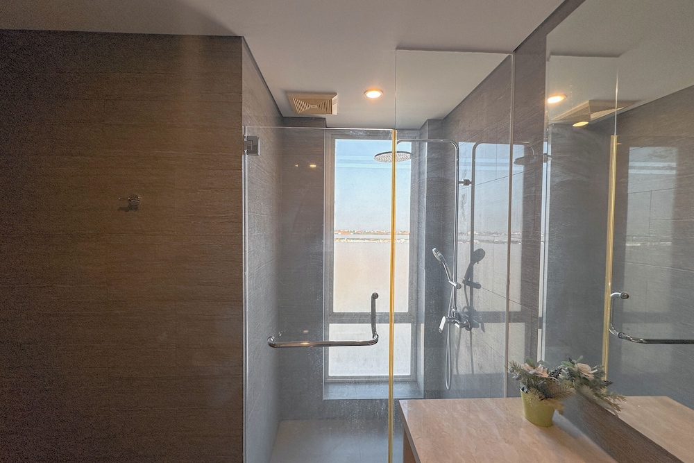 Spacious And Elegant 2Br At One East Penthouse & Residence Apartment