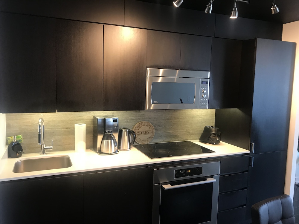 Private Home 3 Bedroom 2 Bath Downtown photo 5