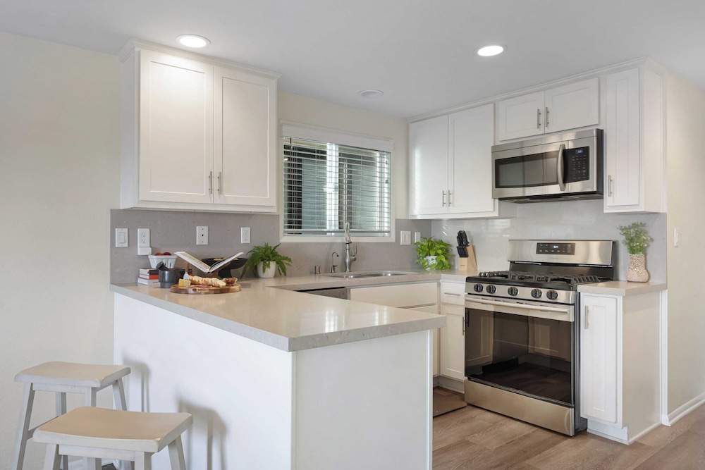 Balboa Breeze by Avantstay Beachfront Retreat + Ocean View