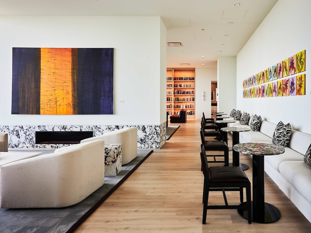 Lux 67fl Apt Lake Views Top Residential Sky Deck