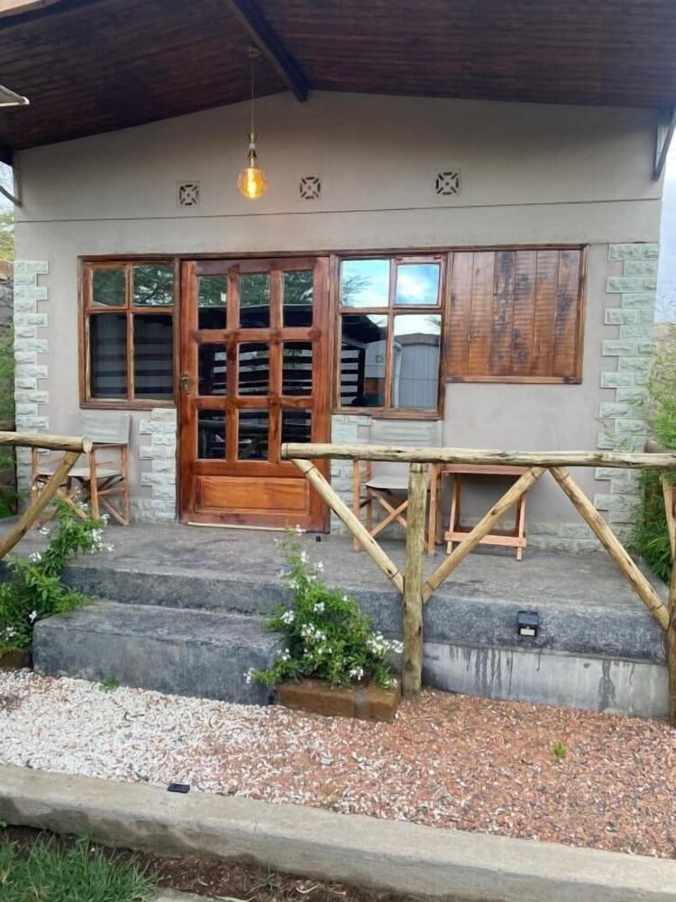 Emirishoi Cottages & Garden Bistro