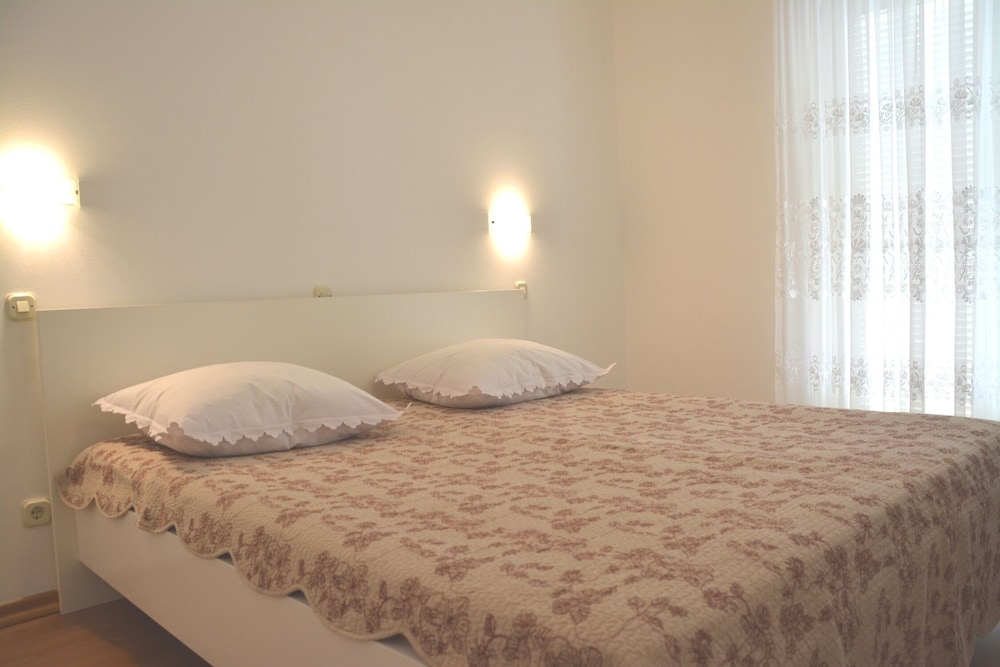 Apartments Biserka