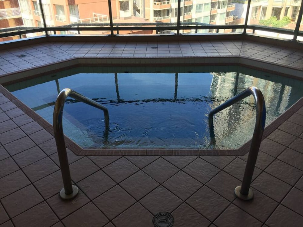 Beautiful 2 Bdrm 2bath Condo Downtown With Views of the Ocean