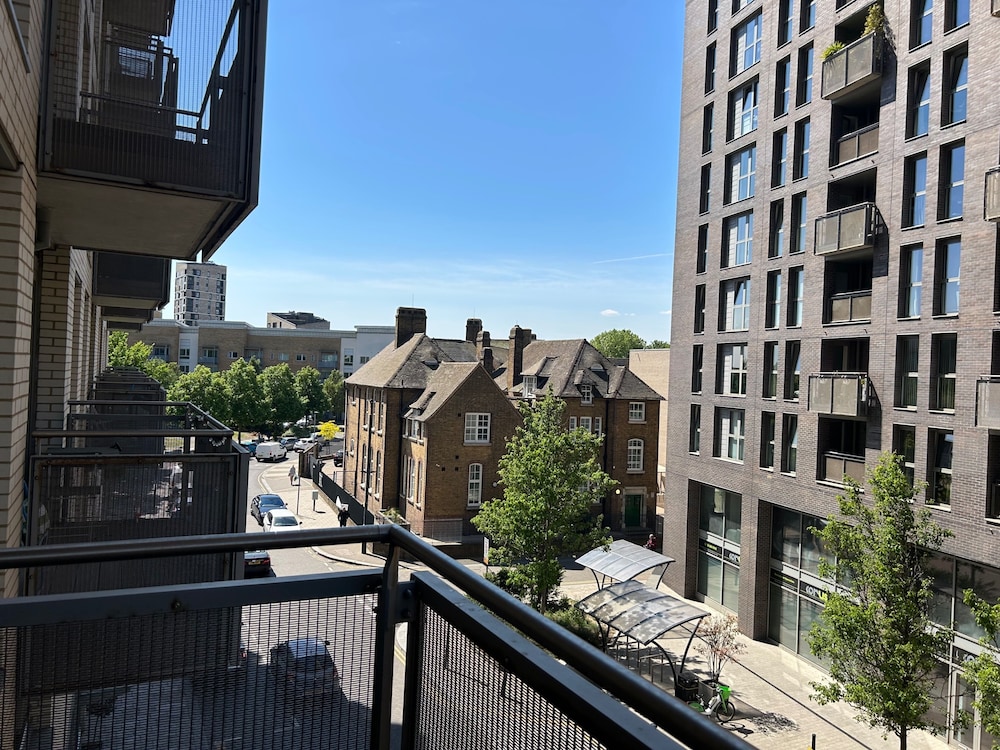 1-bed Apt, Sleeps 4, Central To Shops & Transport