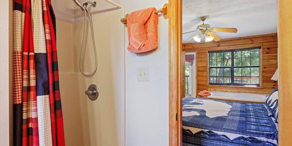 Smoky Mtn Lux Cabin Hot Tub Pool Views