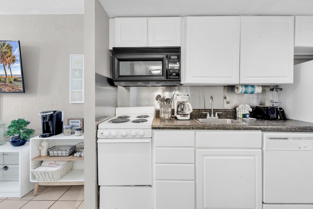 Beachfront Haven 1BR Condo with Balcony
