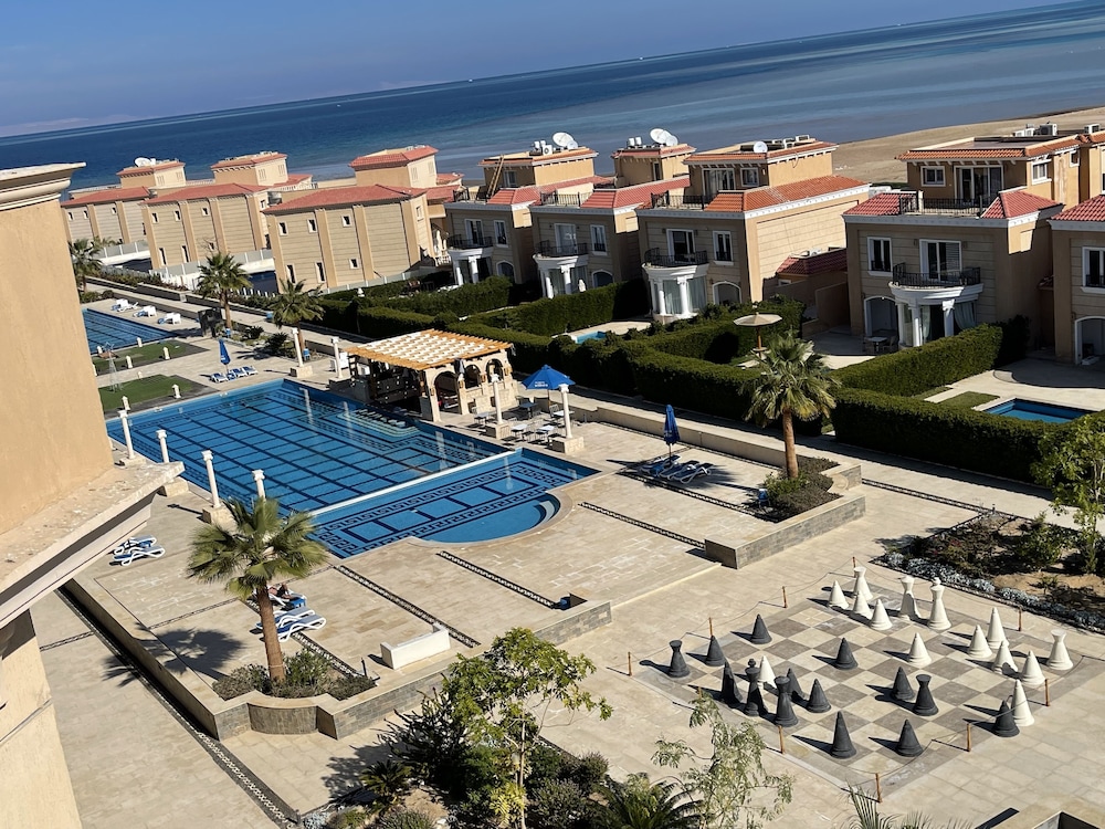 Beautiful 1-bed Apartment view 2