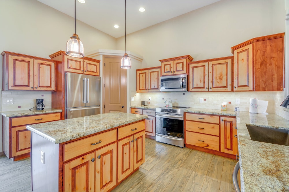 Winter Haven w/ Mtn Views in Prescott Valley