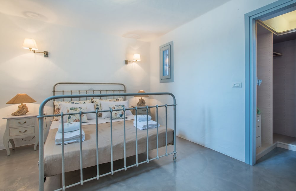 Aelia Paros Villas