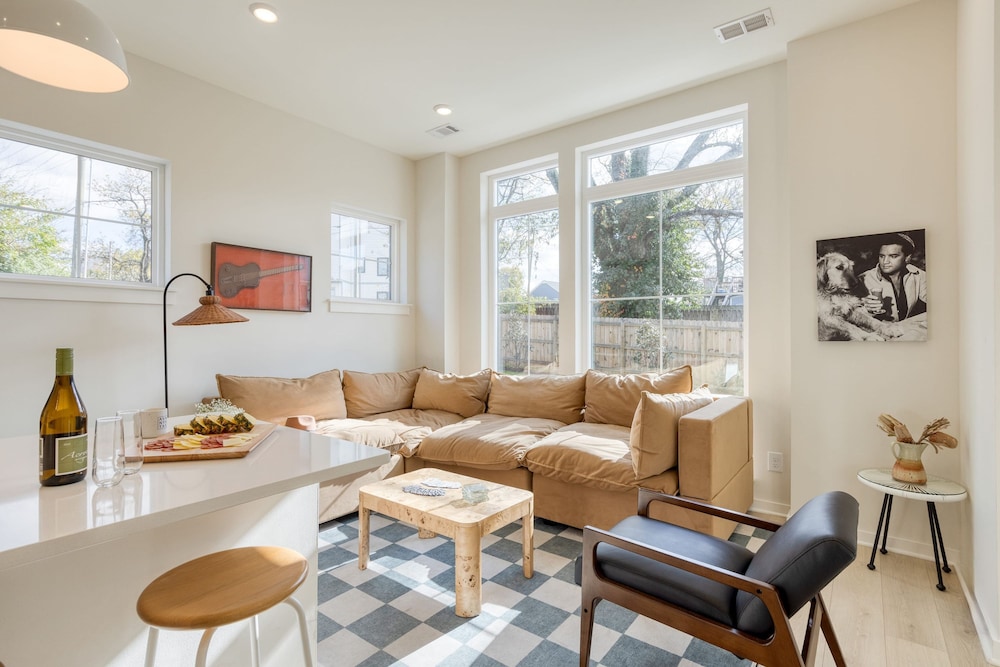 The Stage by Avantstay Chic 4bdr w Covered Balcony Modern Newly Built
