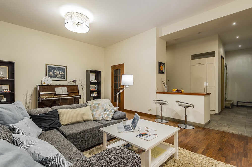 GM Apartment Serafimovicha 2