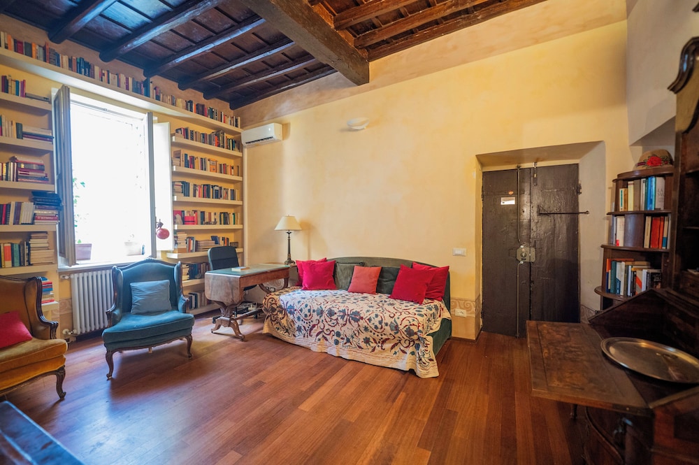 Campo De' Fiori Apartments