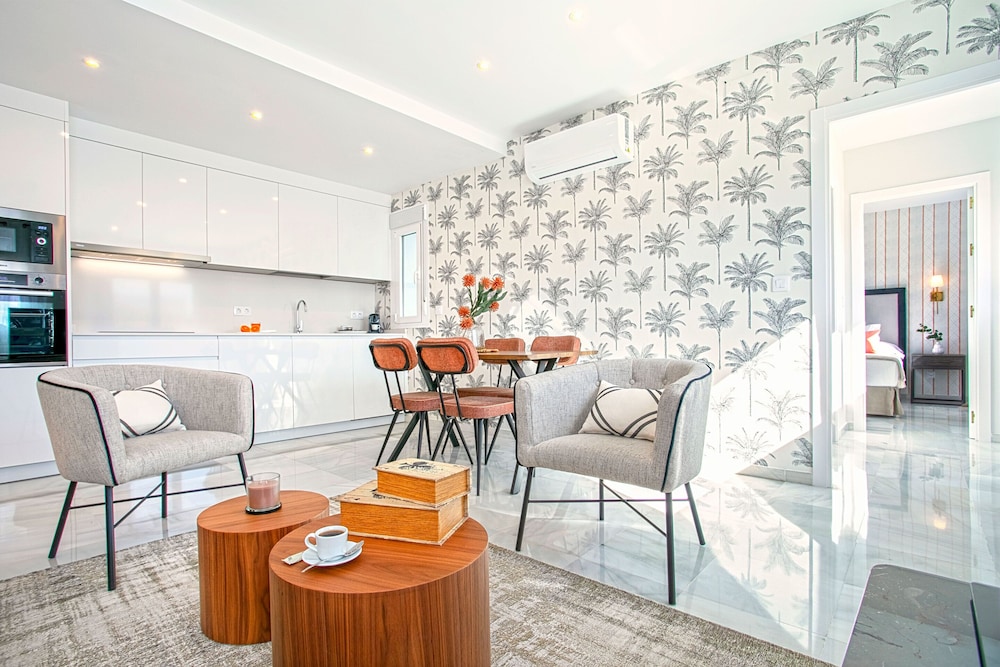 Magnificent 2 bd Apartment Facing the Cathedral Constituci n III