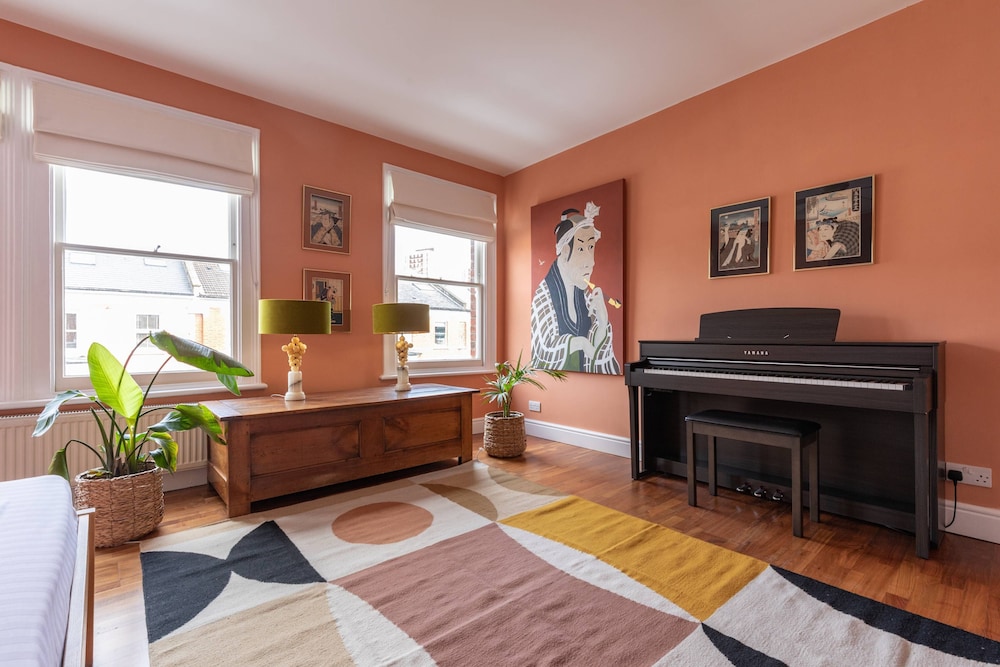 Poplar Grove II by Onefinestay