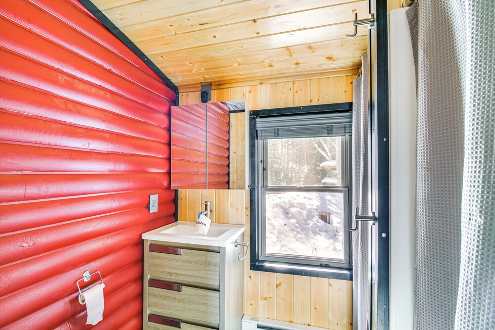 Lakefront Cabin on Lake Vermilion: Dock, Boat Lift