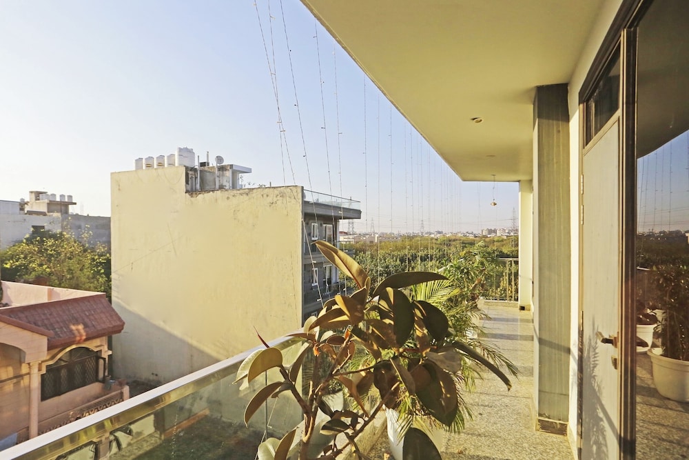 Hotel Aerostar Gold Near Yashobhoomi
