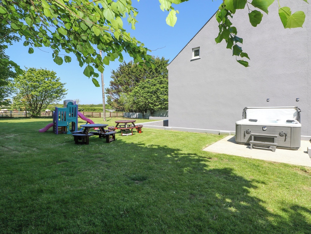 Newton West Farm