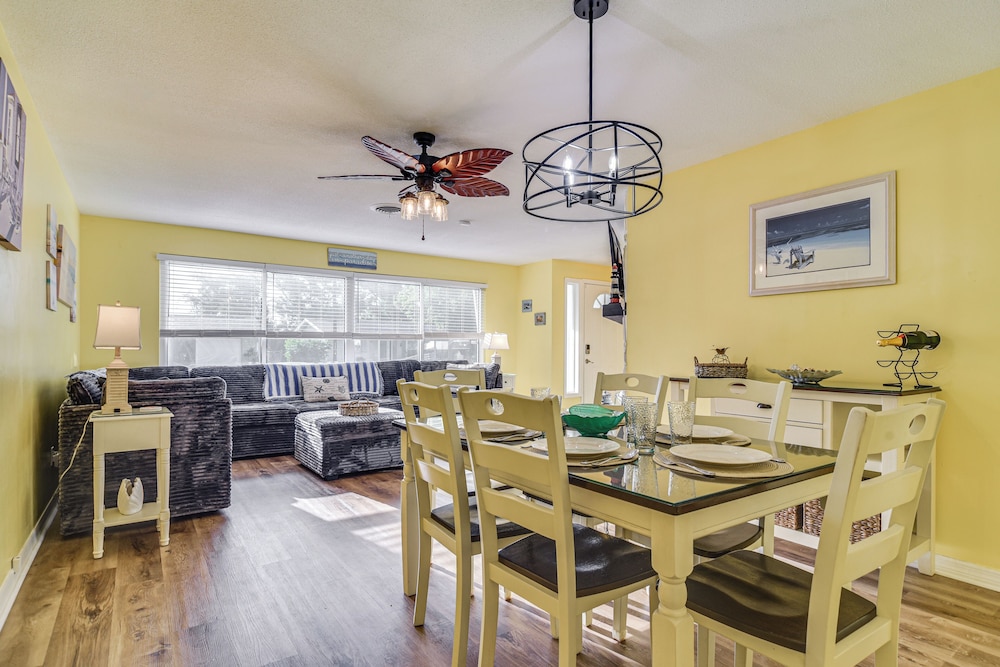 6 Mi to Clearwater Beach: Home w/ Furnished Lanai