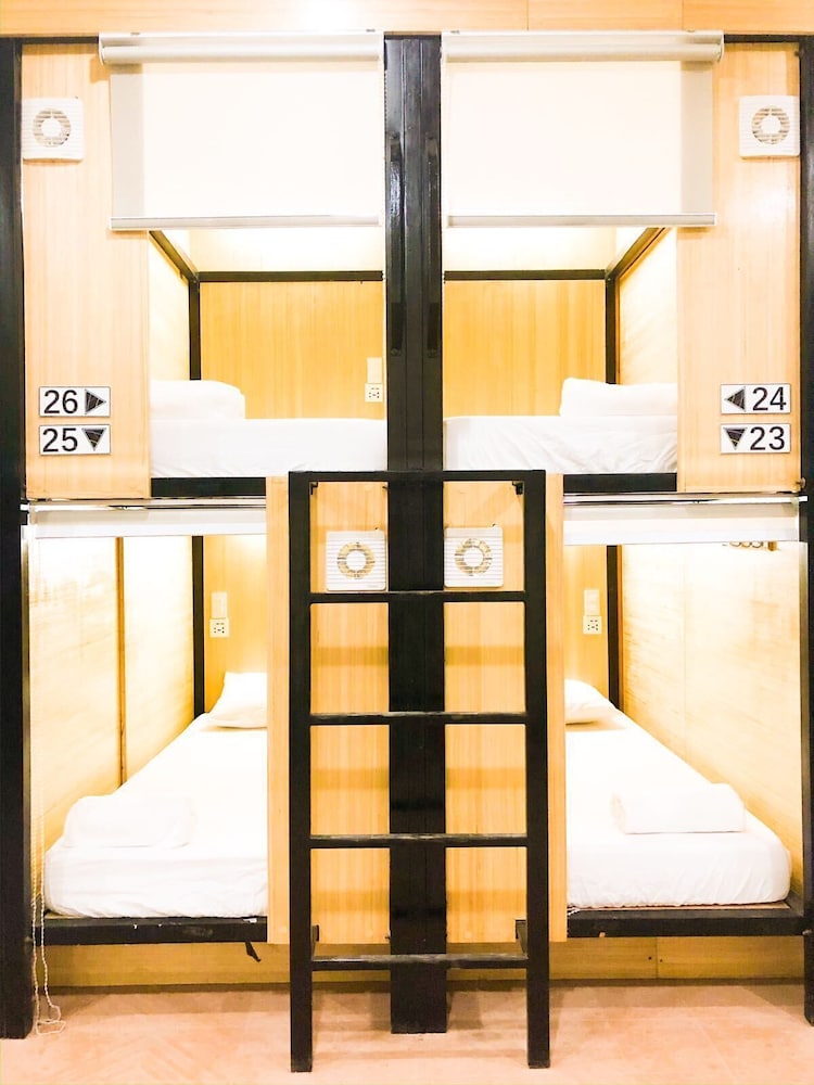 Chiasti Capsule Hostel - Adults Only view 2