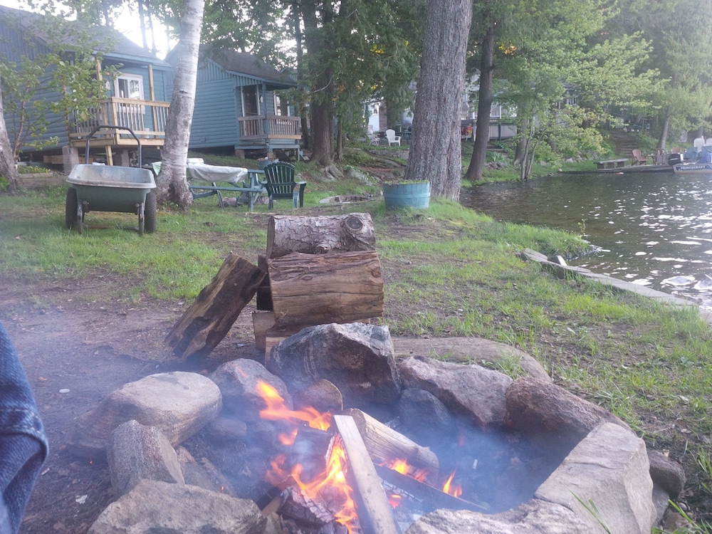 Black Lake Cabins