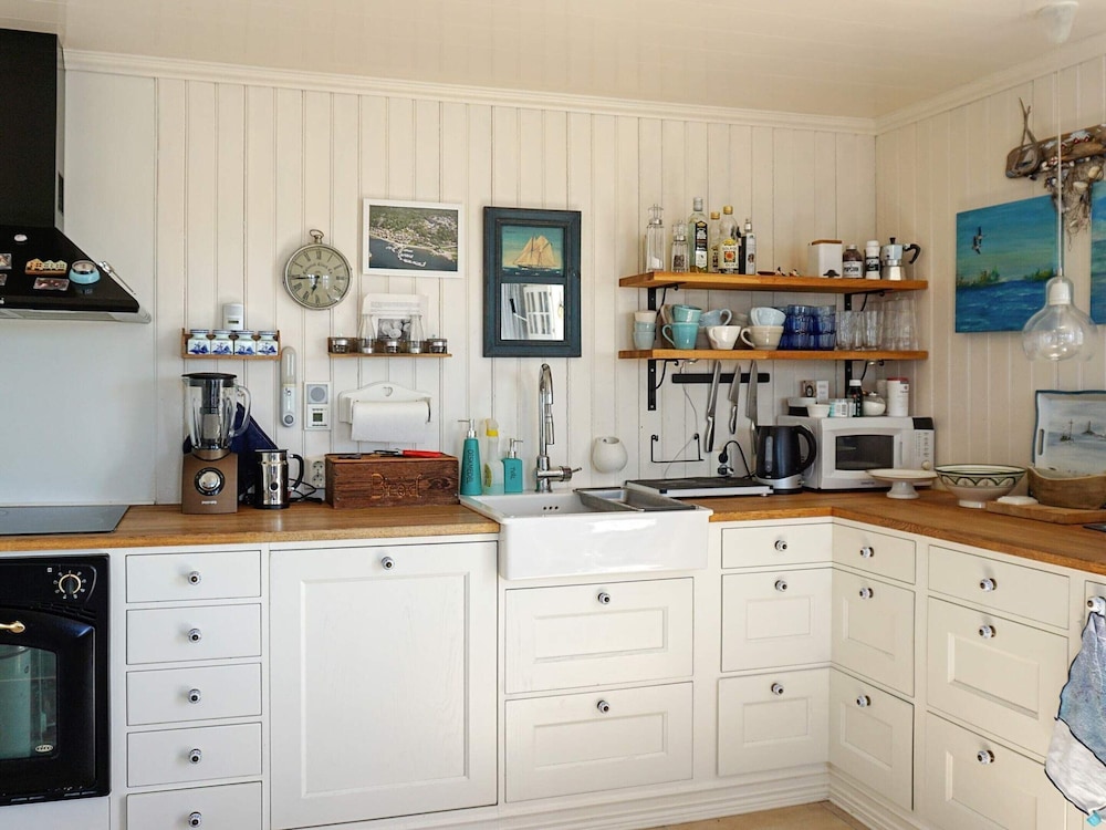 9 Person Holiday Home in Tanumshede-by Traum view 2