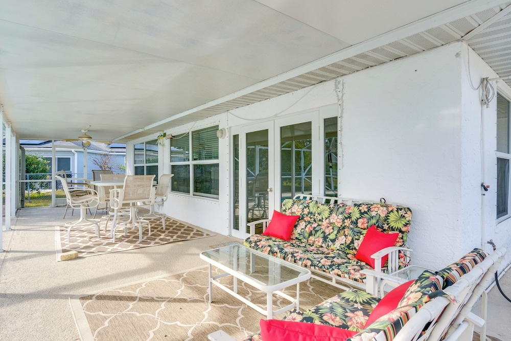 4 Mi to Warm Mineral Springs: Canal-front Getaway
