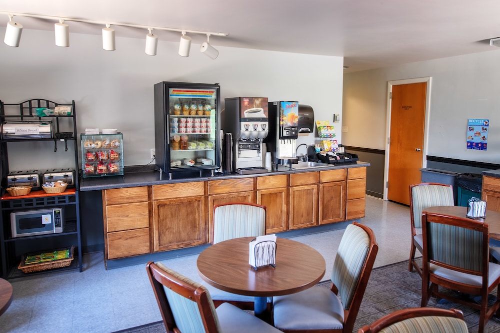 Cedar Rapids Vacations - Iowa House Hotel - Property Image 4