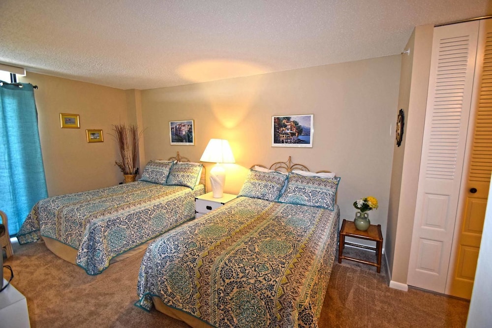 Braemar 503N 2 Br condo by RedAwning