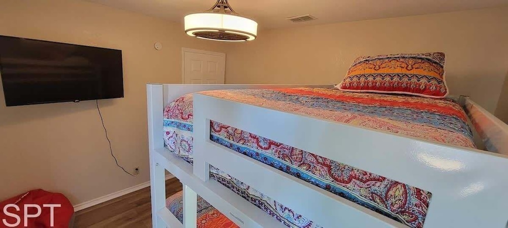 Large 3 Bedr Bay Views Pool Great Deck 3 Bedroom Condo