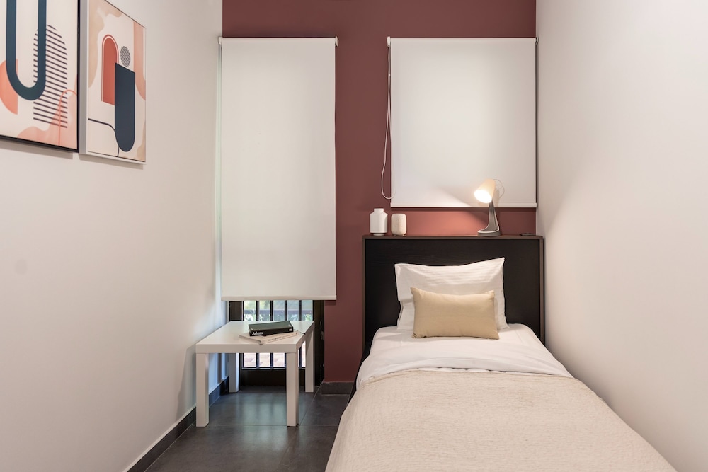 Spacious 3-bedroom Getaway With Balcony in Glyfada