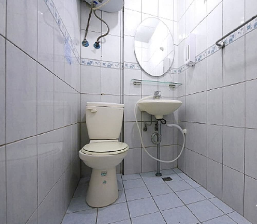 Feng Chia Easy Home