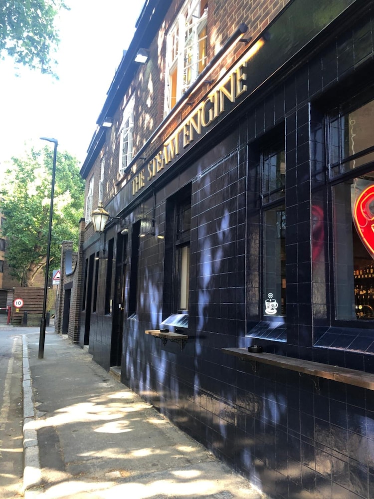 PubLove @ The Steam Engine - Hostel